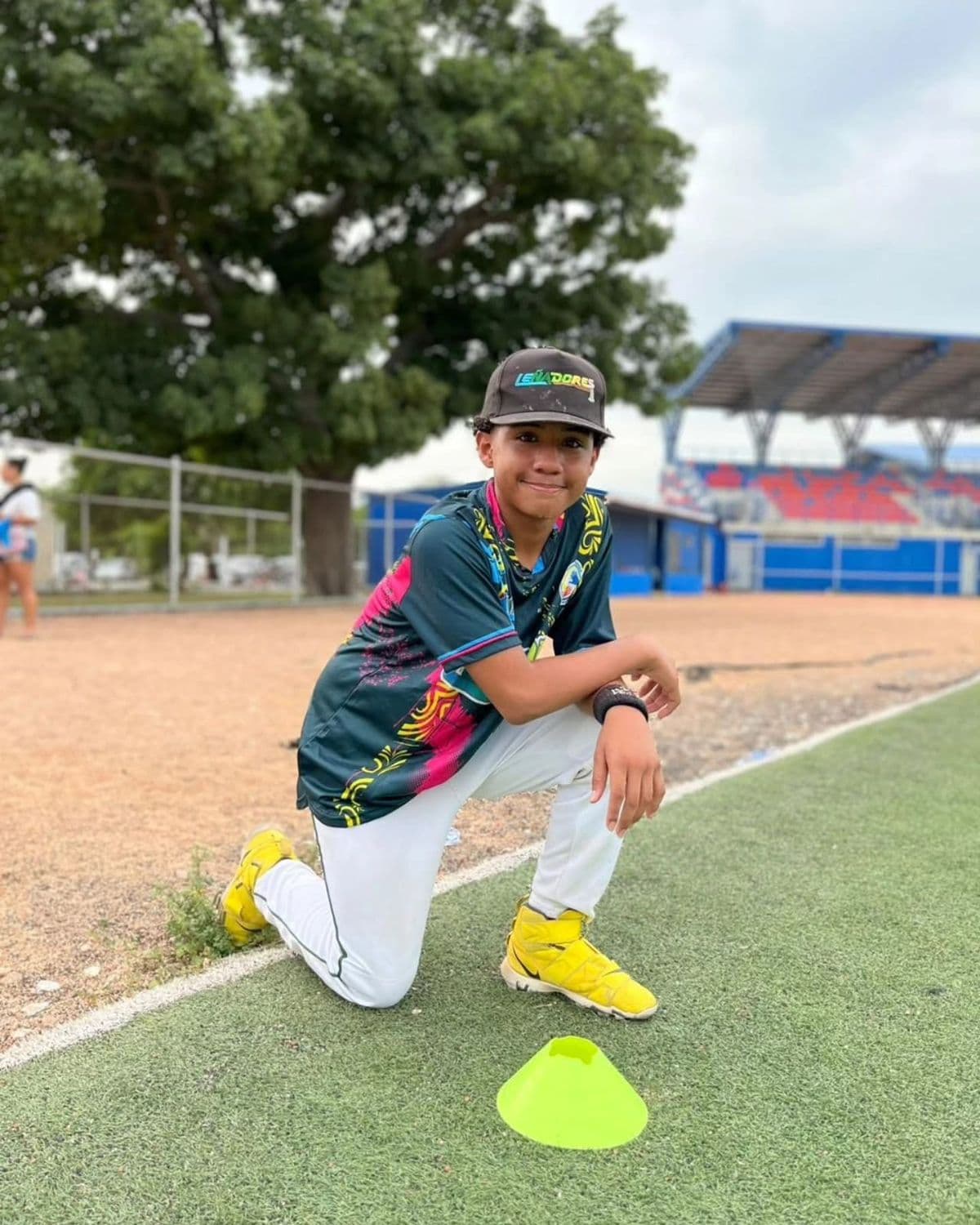 Joven pelotero de la Academia Alberto Morillo